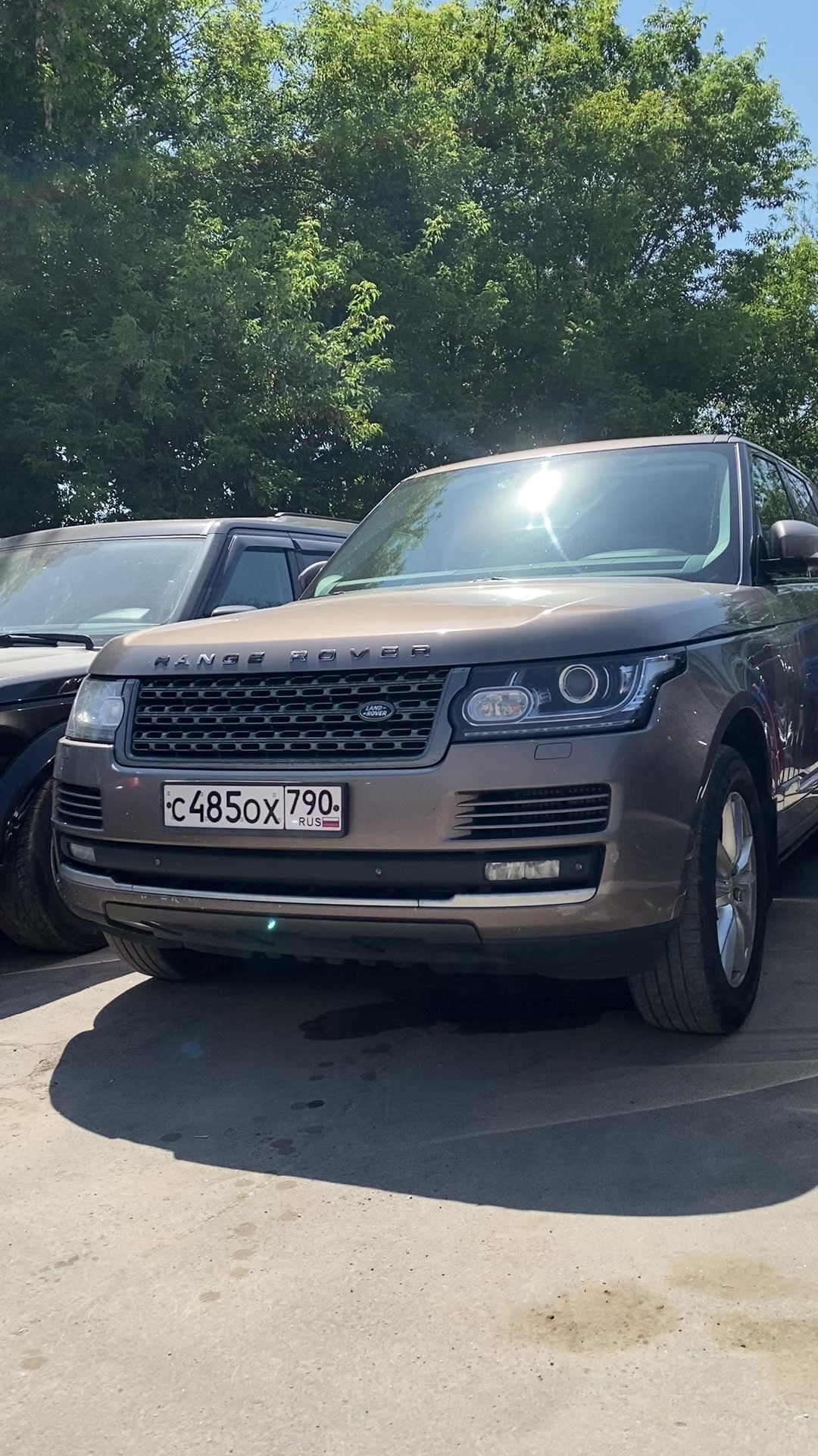 Range Rover на площадке сервиса