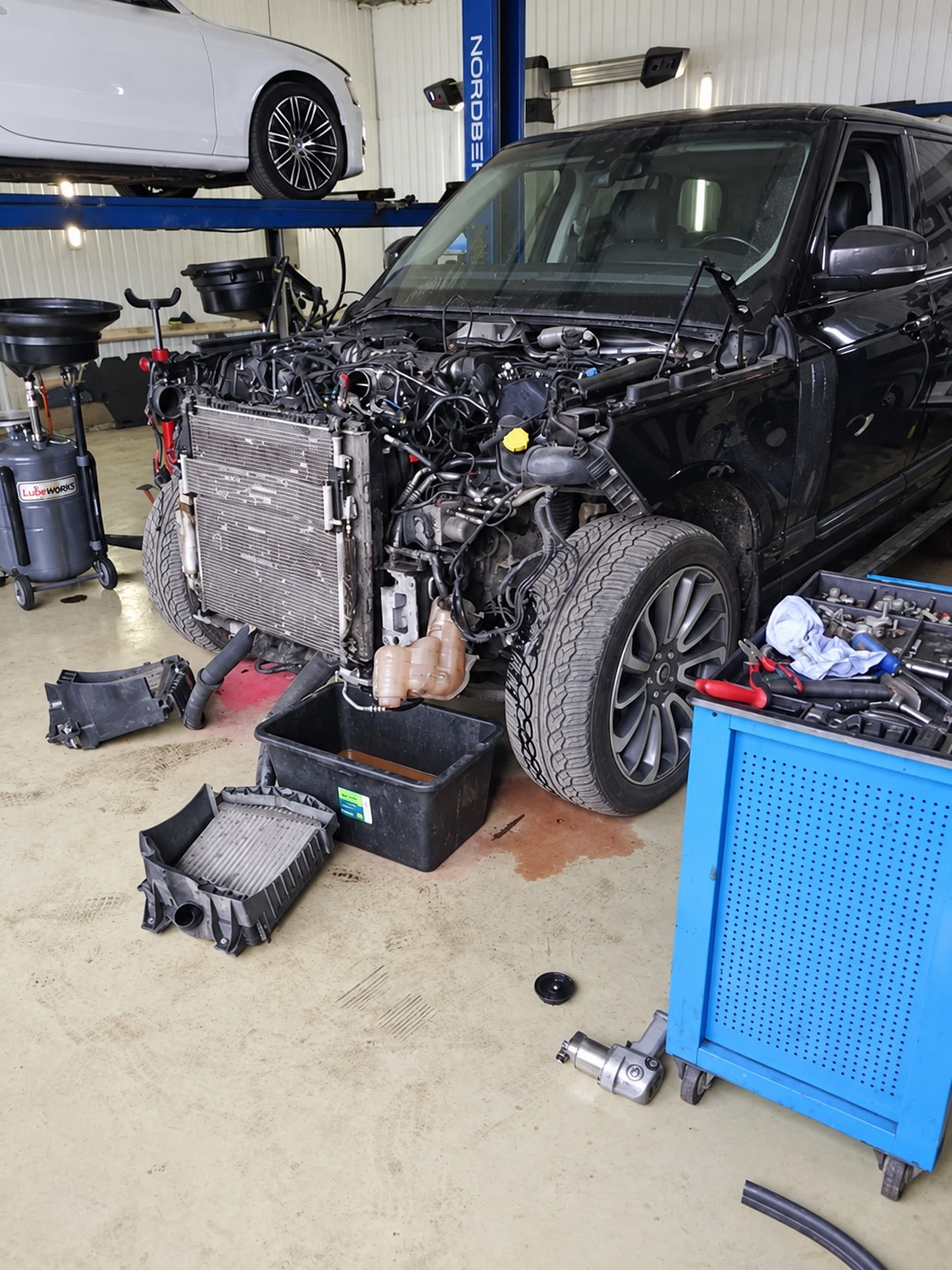 Автомобиль без передней облицовки