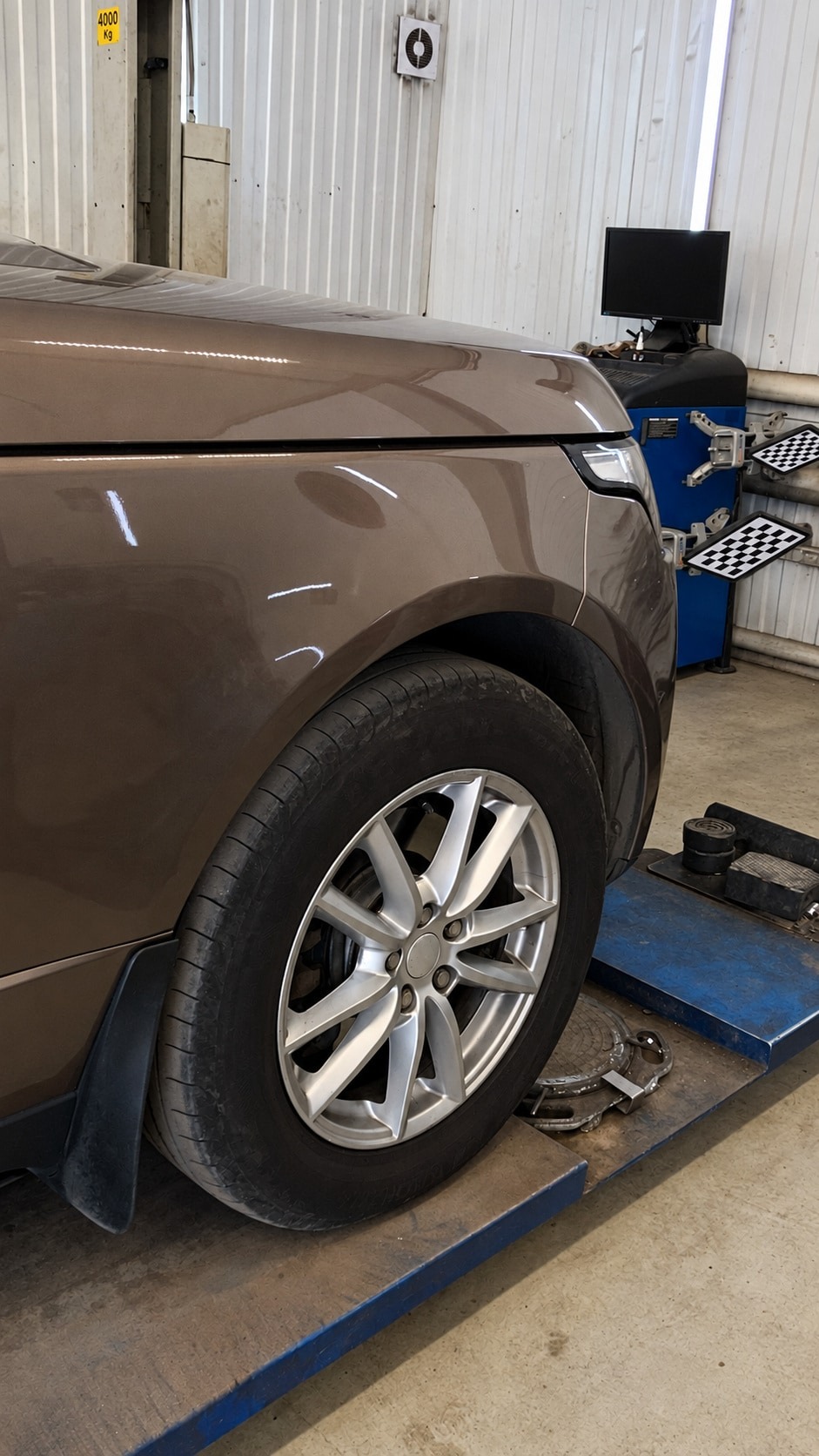 Range Rover и стенд сход развала
